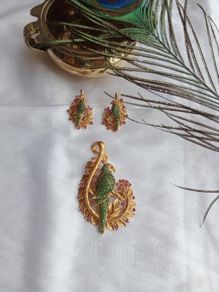 Unique Parrot Pendant Set