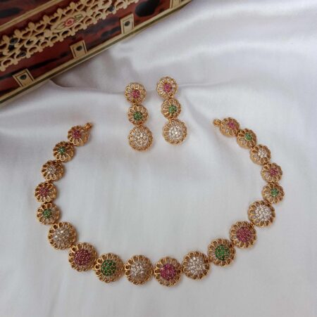Pretty Coloured Flower Neckset