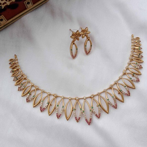 Pretty Stone Studded Hasli Neckset