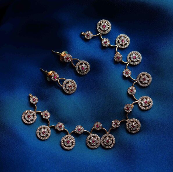 Traditional Curved Circles Neckset