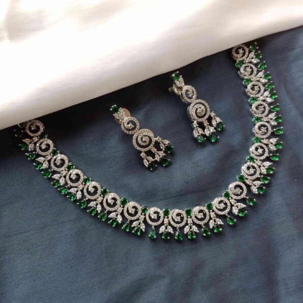 Mesmerising Emerald and Diamond Neckset