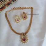 Atractive flower Pendant in Antique Chain
