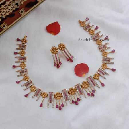 Flower and Line Neckset