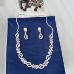 Classy AD neckset with matching earrings