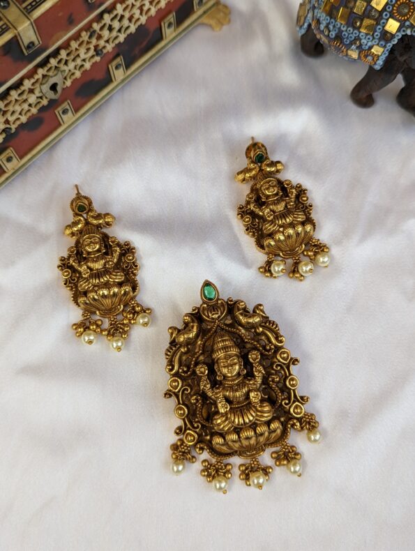 Intricately designed Goddess Lakshmi pendant with earrings