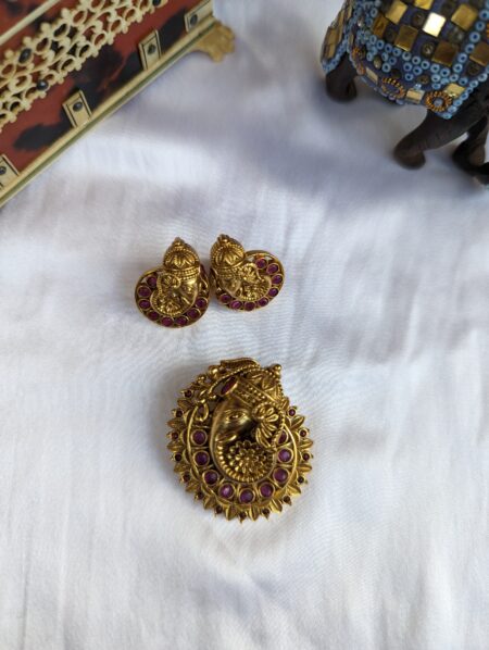 Classy Lord Ganesha pendant set
