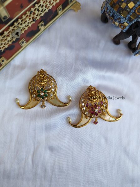 Tigers nail pendant with Goddess Lakshmi