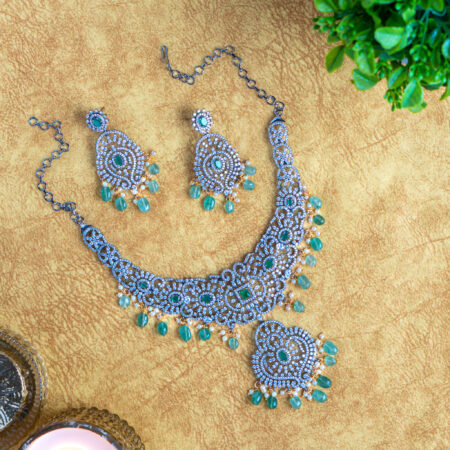 Heritage Victorian necklace with emeralds