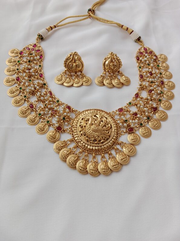 Pretty gold look alike guttapusalu neckset