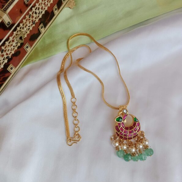 Pretty jadau peacock pendant in gold look alike chain