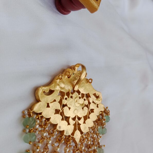 Mesmerising big Jadau pendant with guttapusalu down