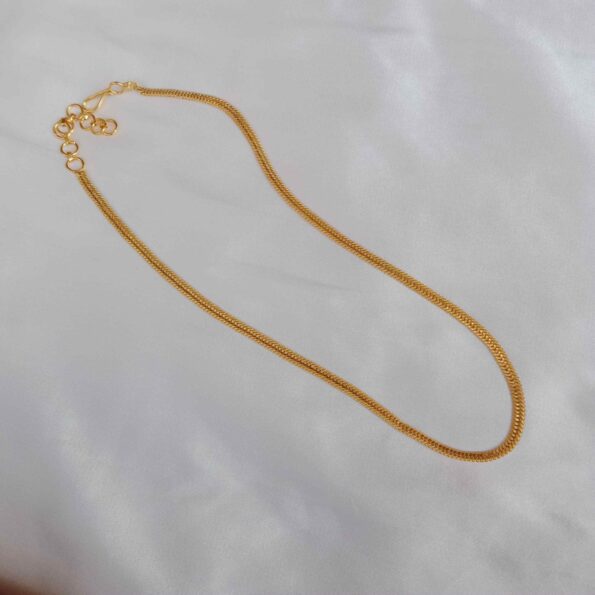 Pretty flat gold chain