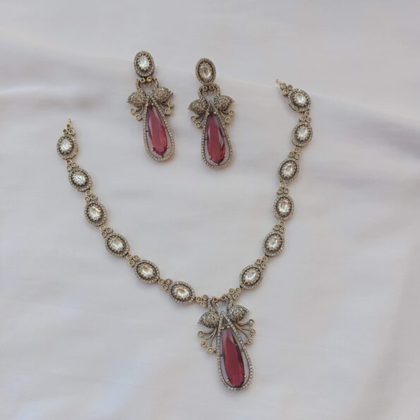 Attractive single layer massonite Victorian ruby neckset