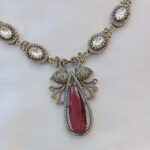 562_1 Attractive single layer massonite Victorian ruby neckset