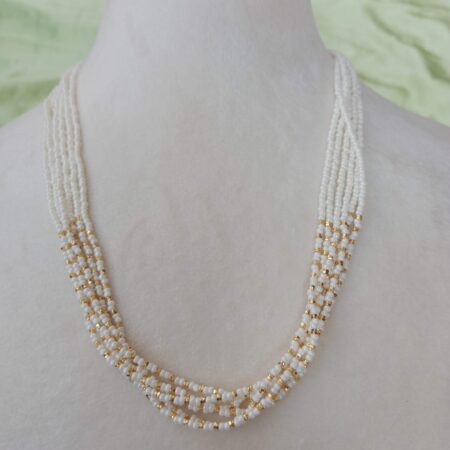 Six strands of pearl/black beads chain