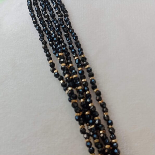 Six strands of pearl/black beads chain