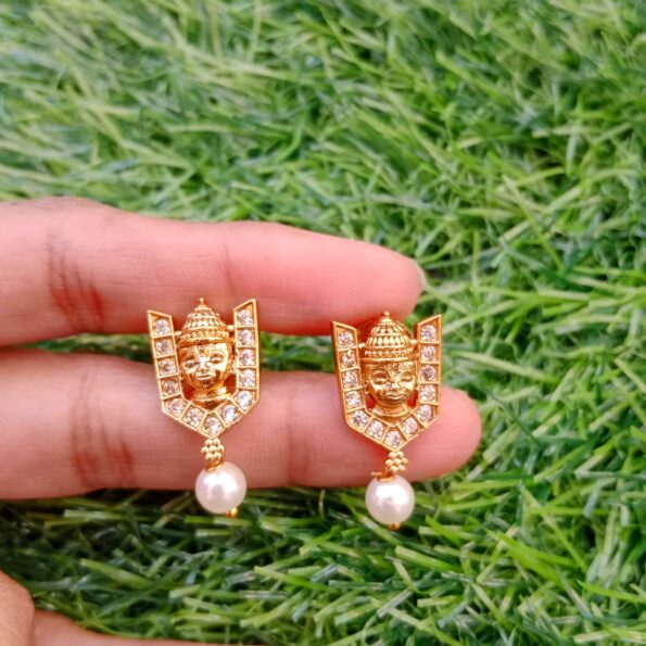 Pretty Lord Balaji pendant in pearl chain