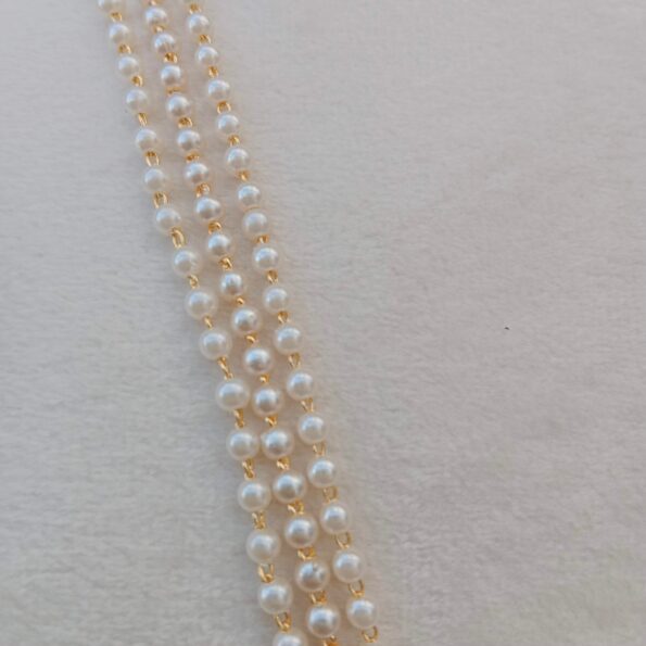 Elegant three line round pearl chain