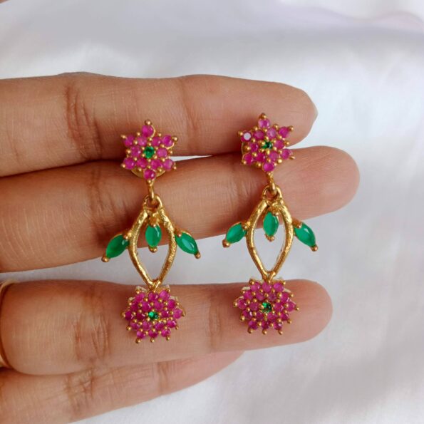 Mesmerising flower ruby emerald set
