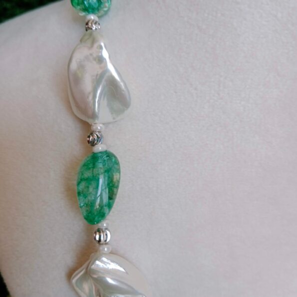 Stylish green bead and pearl necklace