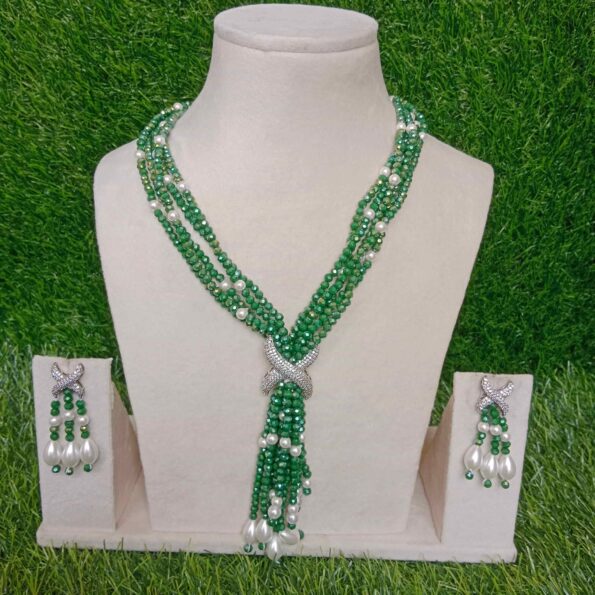 Modern green bead and pearl necklace