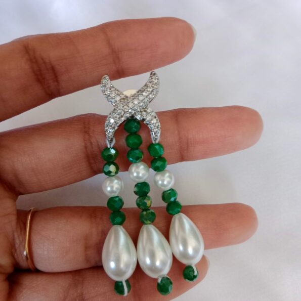 Modern green bead and pearl necklace