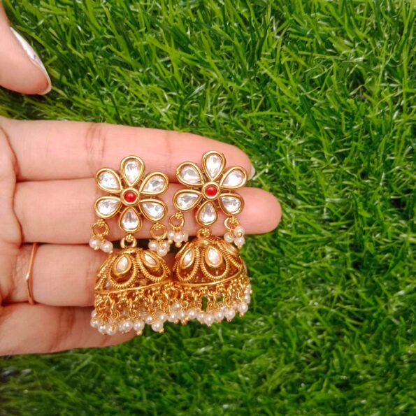 Cute Kundan Jhumki