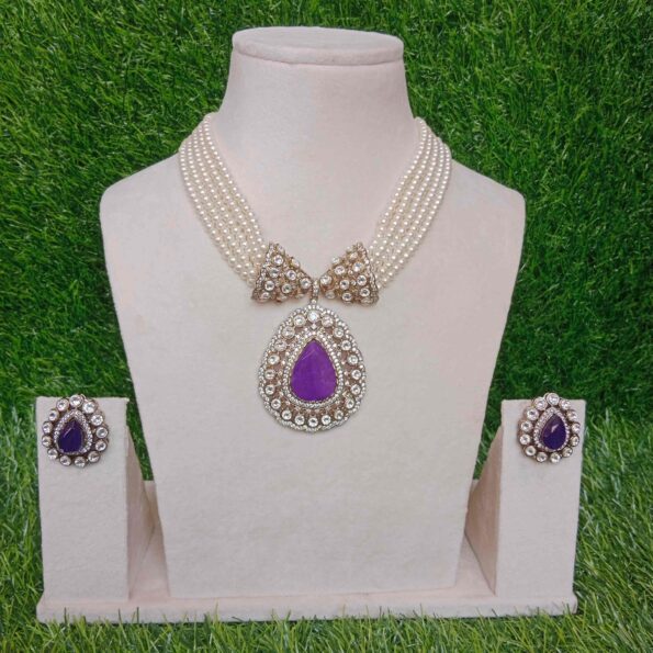 Heritage Victorian Pendant in Pearl Chain