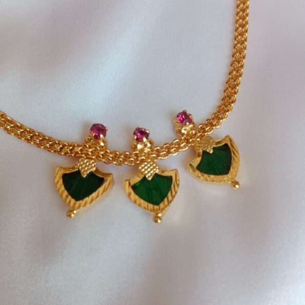 Pretty 3 Palakka Pendant with Attached Chain
