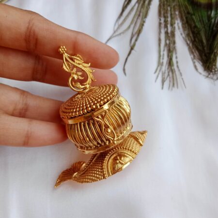 Kumkum Box With Sanku Design Down