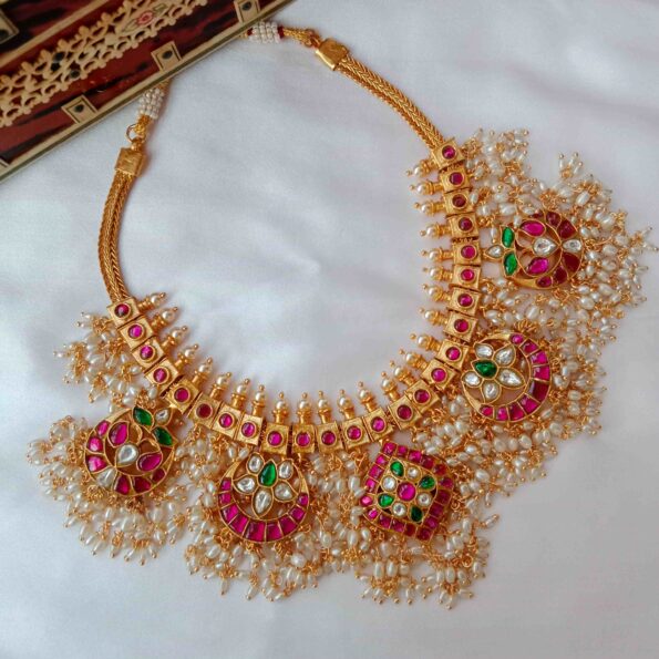 Mesmerising Grand Jadau Guttapusalu Neckset