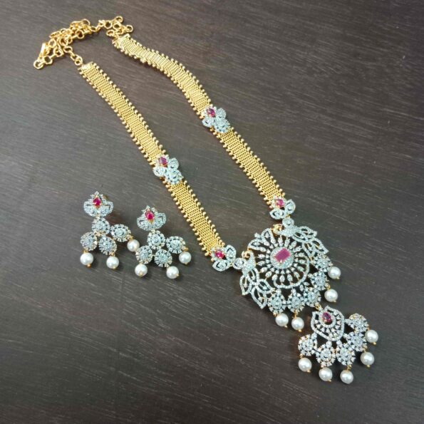 Diamond Replica AD Neckset with Diamond Motif on Chain
