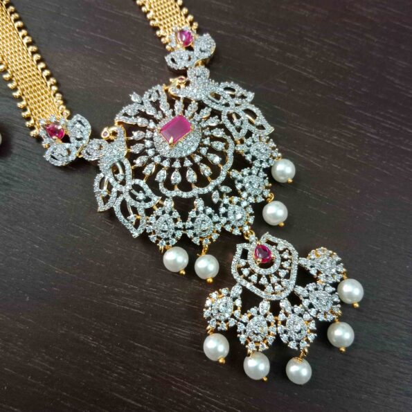 Diamond Replica AD Neckset with Diamond Motif on Chain