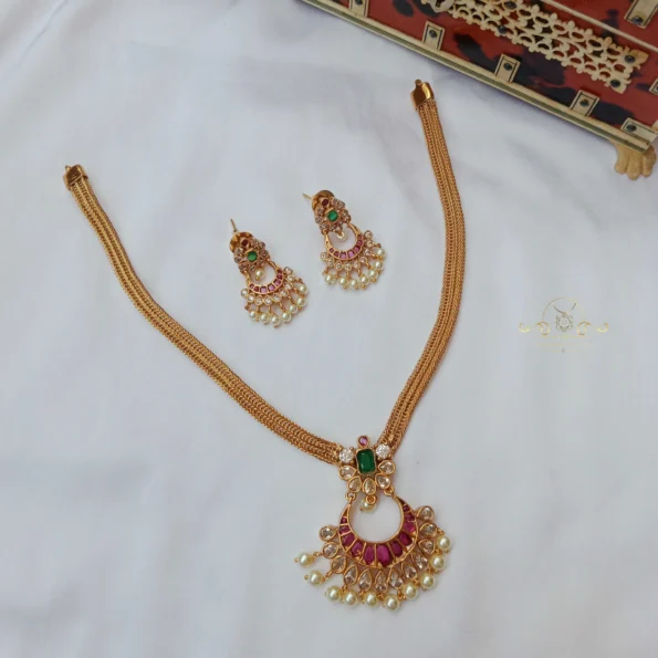 Cute Chandbali Pendant in Chain