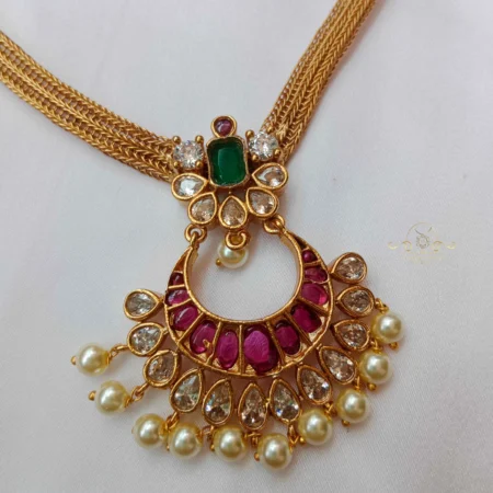 Cute Chandbali Pendant in Chain