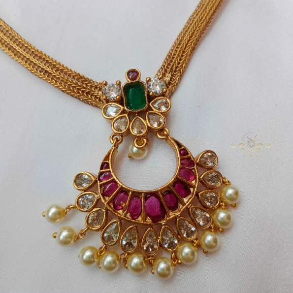 Cute Chandbali Pendant in Chain