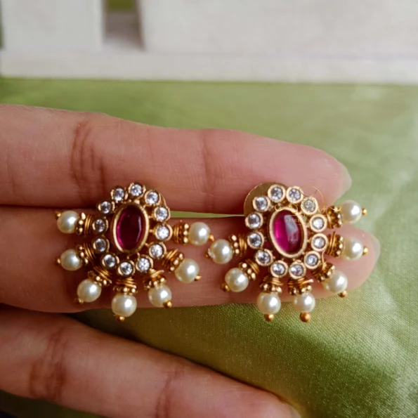 Pretty Hasli Pendant Neckset