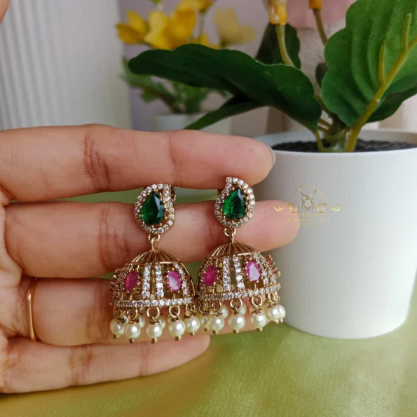 Mesmerising Peacock Victorian Hasli Neckset
