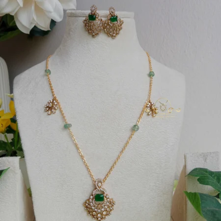 Pretty Victorian Pendant Set in Chain