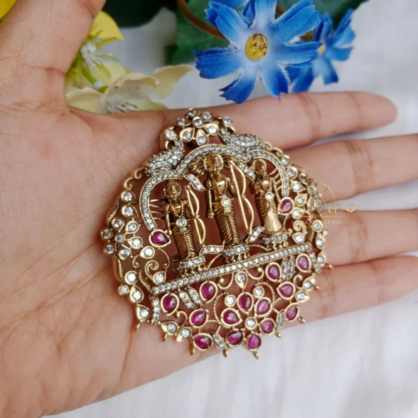 Ram Parivar Pendant Set