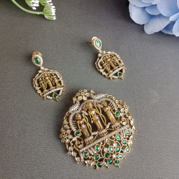 Ram Parivar Pendant Set