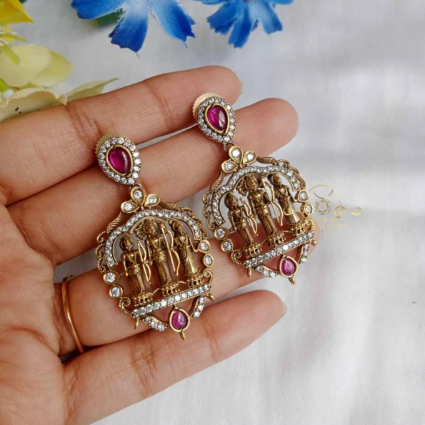 Ram Parivar Pendant Set