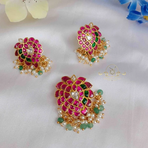 Attractive Jadau Pendant Set with Pearls and Green Bead Drops
