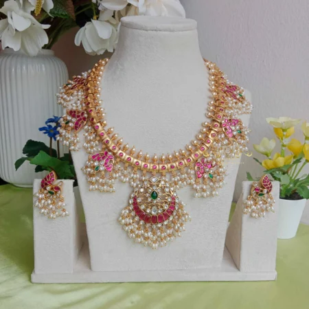 Mesmerising Guttapusalu Jadau Set