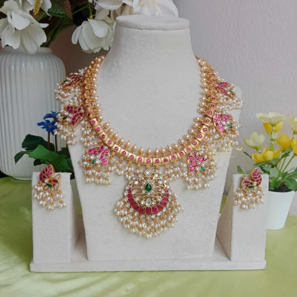 Mesmerising Guttapusalu Jadau Set