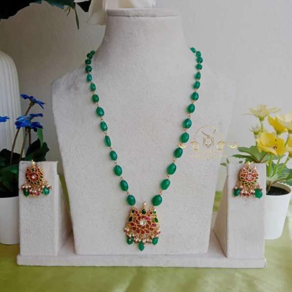 Stunning Jadau Pendant Set in Green Bead Chain