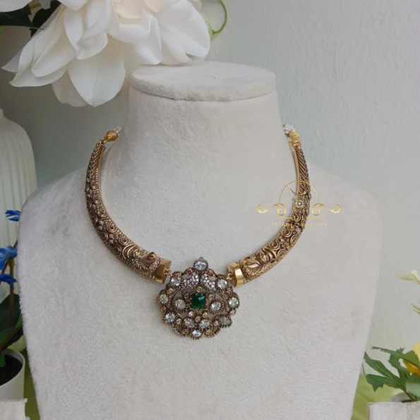 Attractive Antique Hasli with Victorian Pendant