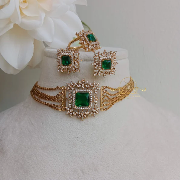 Pretty AD Emerald Choker AD Set