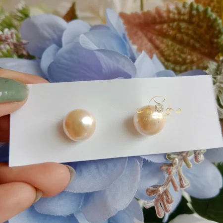 Pretty Pearl Studs