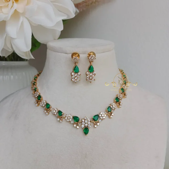 Cute Emerald and AD Flower Necklace